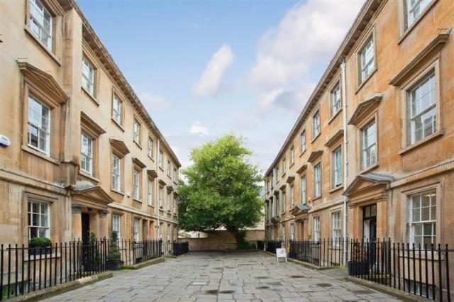 The Courtyard Apartments No.8 Bath Bagian luar foto